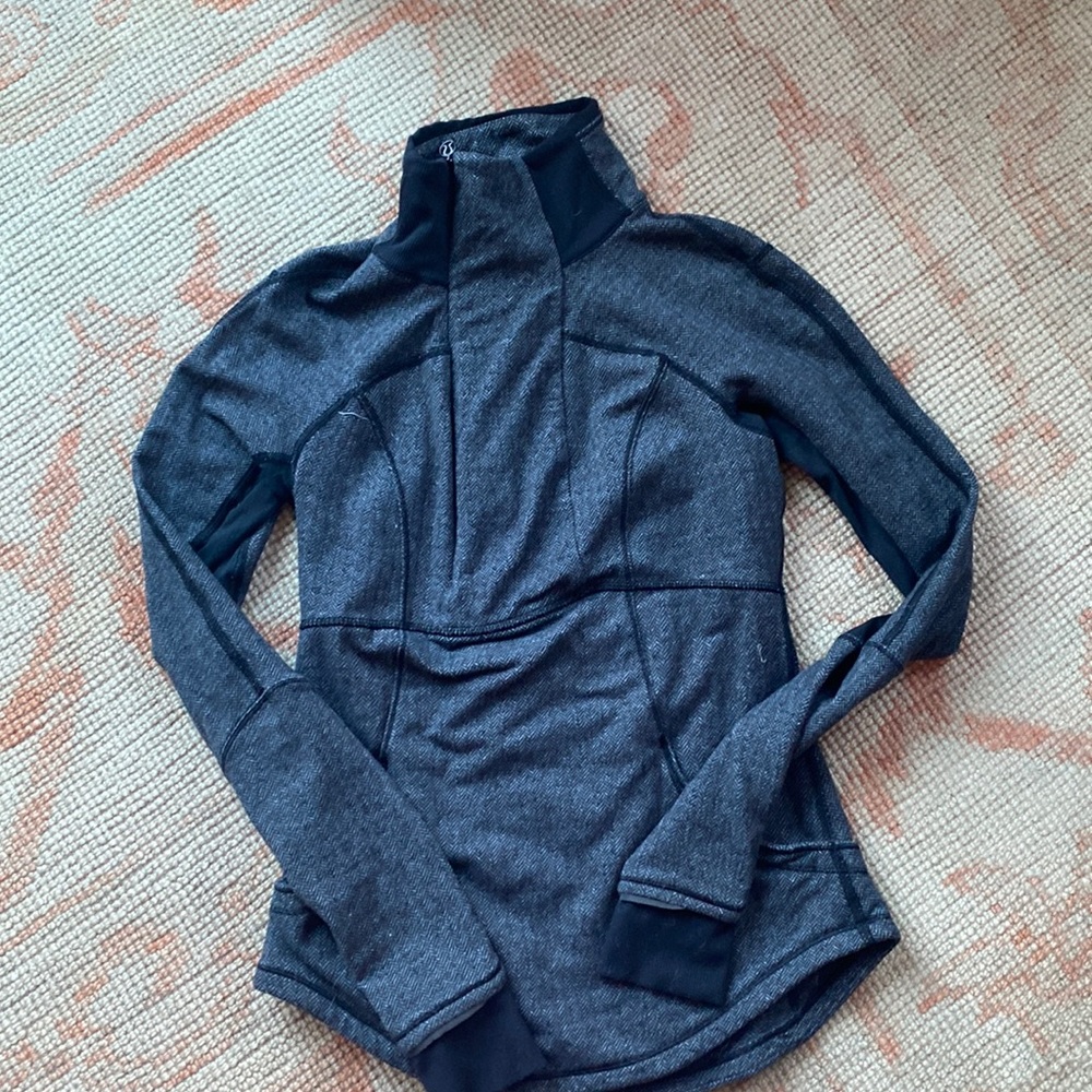 Lulu lemon workout top with thumb holes